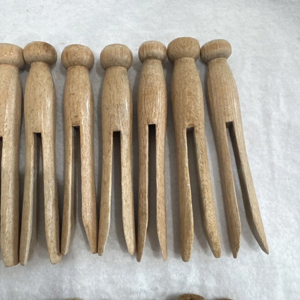 Vintage Wooden Clothes Pegs Pins Round Head Laundry Crafts Decor Lot Of 20
